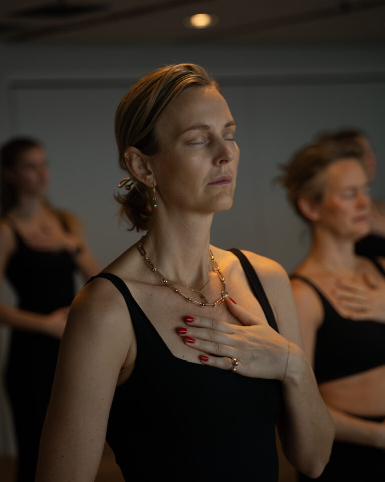 Influencers deltar i ett SPA-event som en del av en influencer marketing-kampanj för wellness och hälsa.